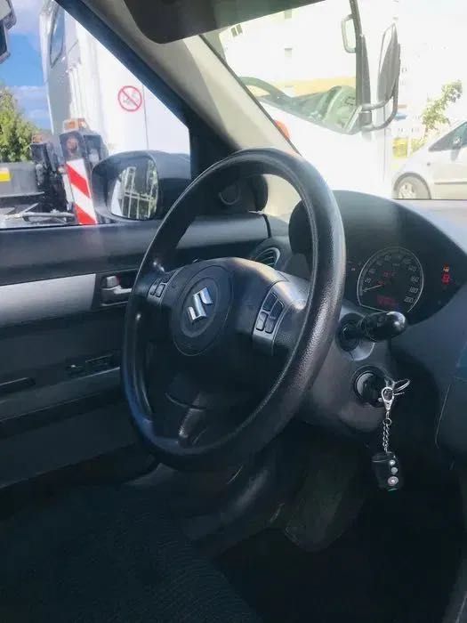 Suzuki Swift авто