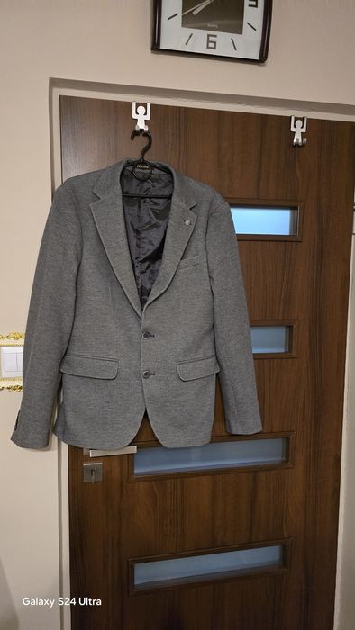 Sprzedam męską marynarkę i kamizelkę.