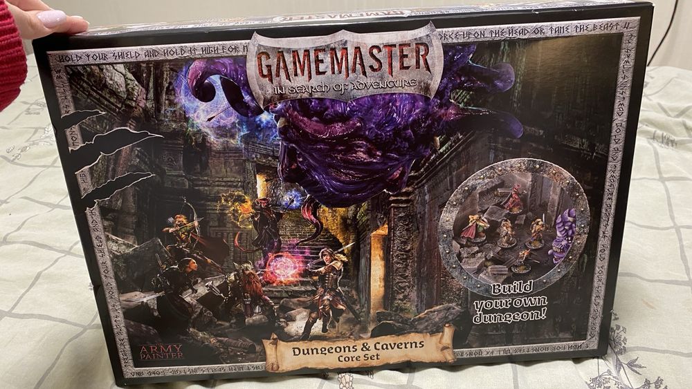 Продам гру GAMEMASTER: dungeons and caverns core set