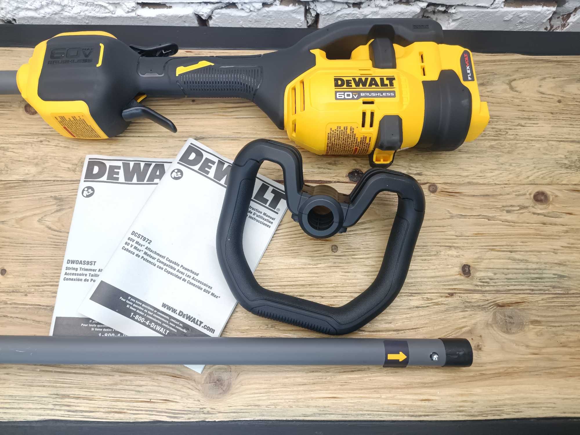 Акумуляторний тример DeWalt FLEXVOLT 60V DCST972 з США Made in Mexico