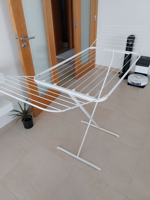 Estendal de roupa pé extensível e dobrável