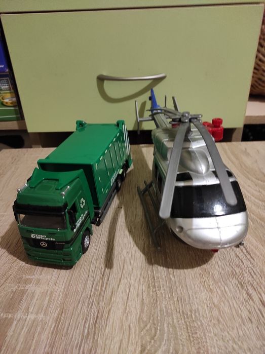 Helikopter i śmieciarka