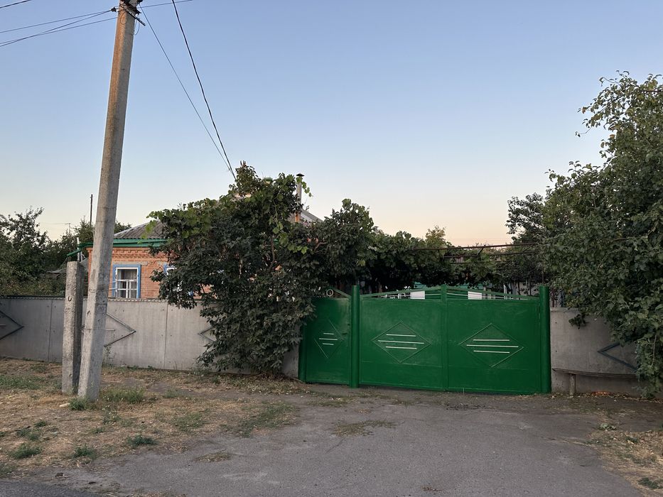 будинок з земельною ділянкою