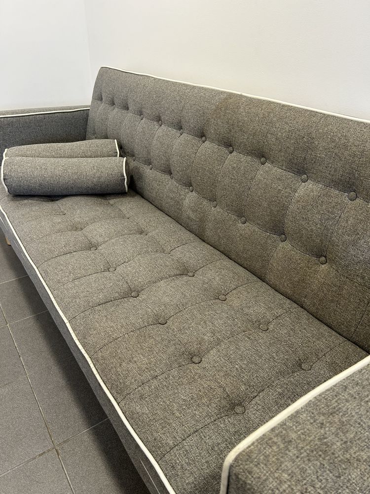 Sofa grande cinzento