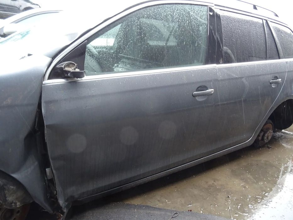 Volkswagen Golf 6 benzyna 1.4 CAX lakier(LD7X) na części drzwi zderzak klapa fotel