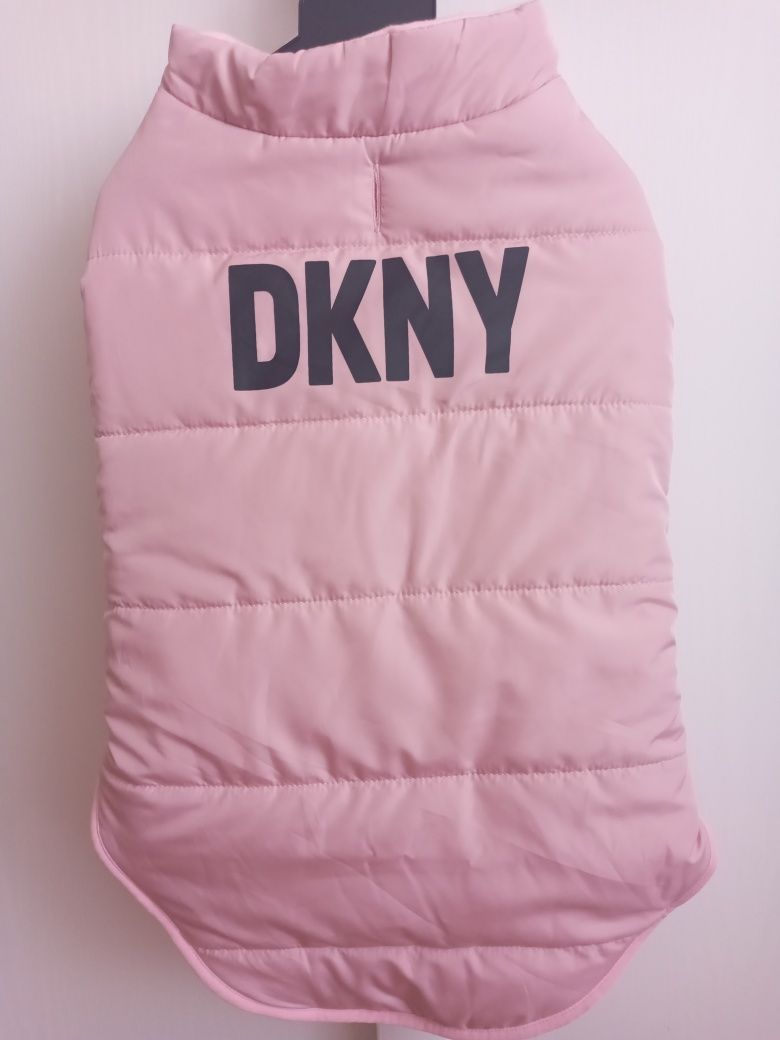 Красивая жилетка для собачки DKNY ( Оригинал).