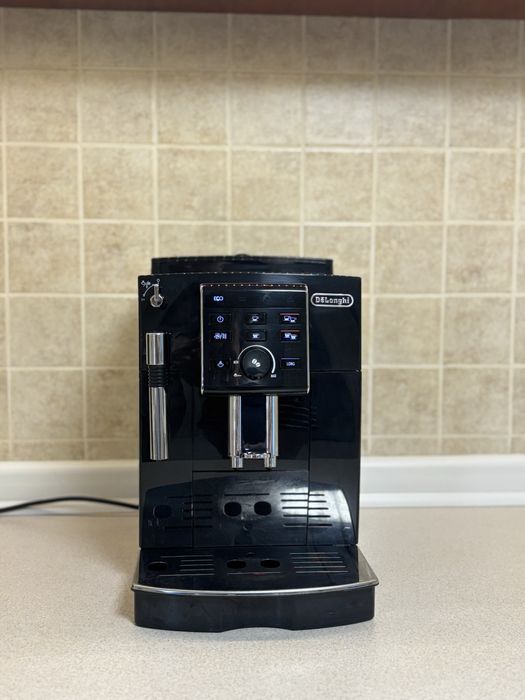 Кавоварка Delonghi ECAM