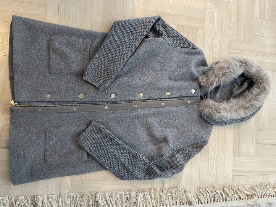 Płaszczyk ze sweterkowymi rękawami Massimo Dutti