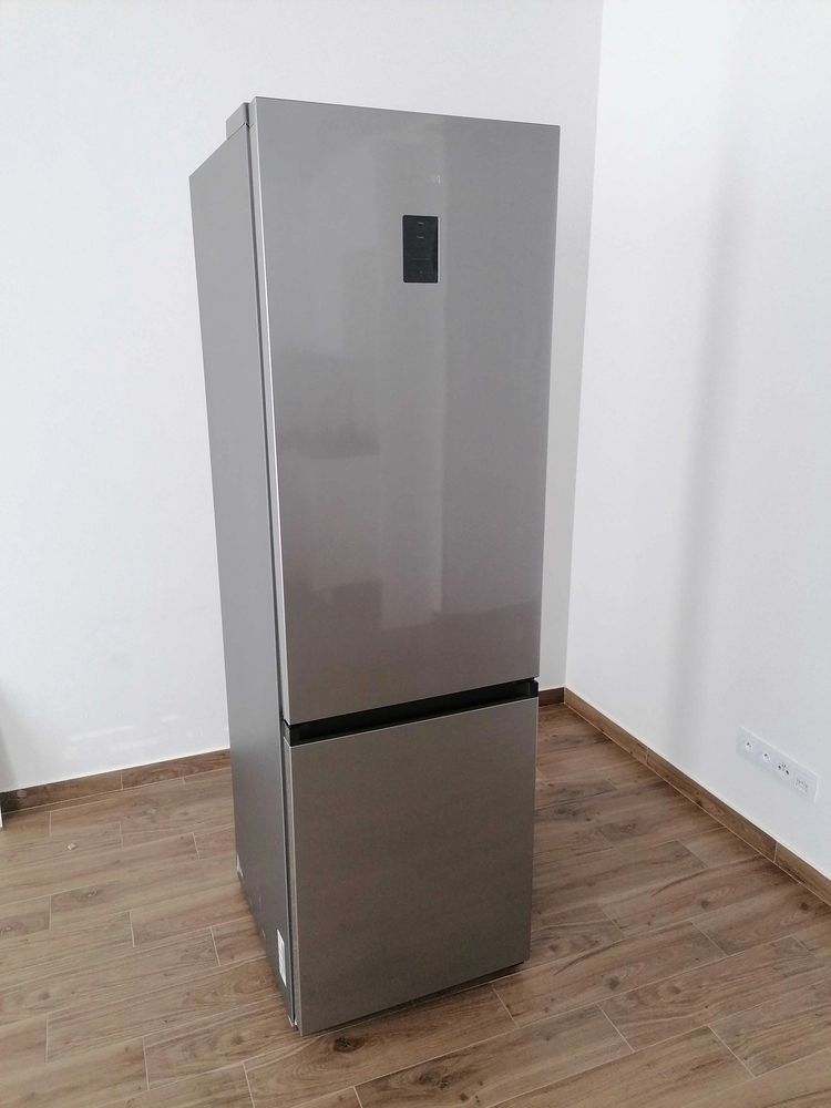Робочий сірий холодильник Samsung RB31FERNCSA