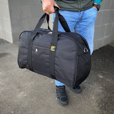 Дорожная вместительная черная сумка через плечо спортивная универсал