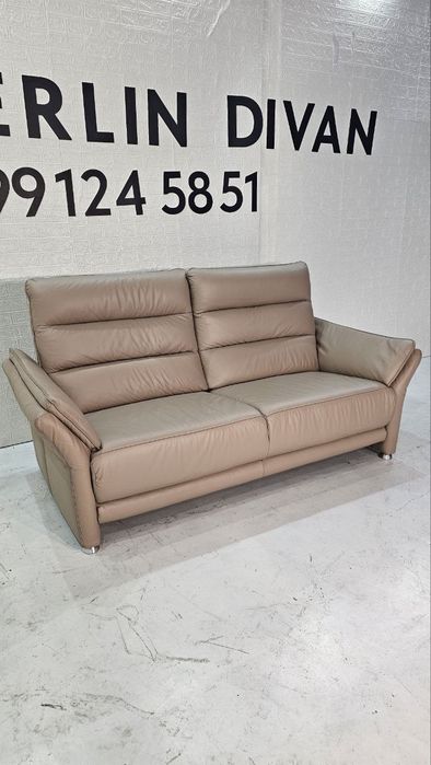 Шкіряний тримісний  диван  бежевий  .  Не  розкладаэться.  Нiмеччина