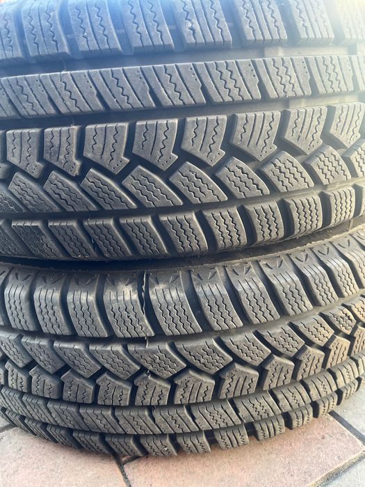 Продам резину 195/65 r15 майже нова