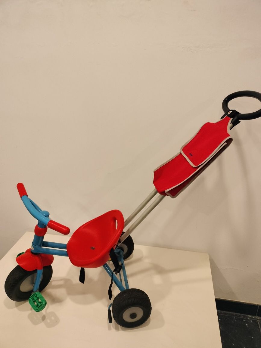 Triciclo com cabo guiador (empurrar)