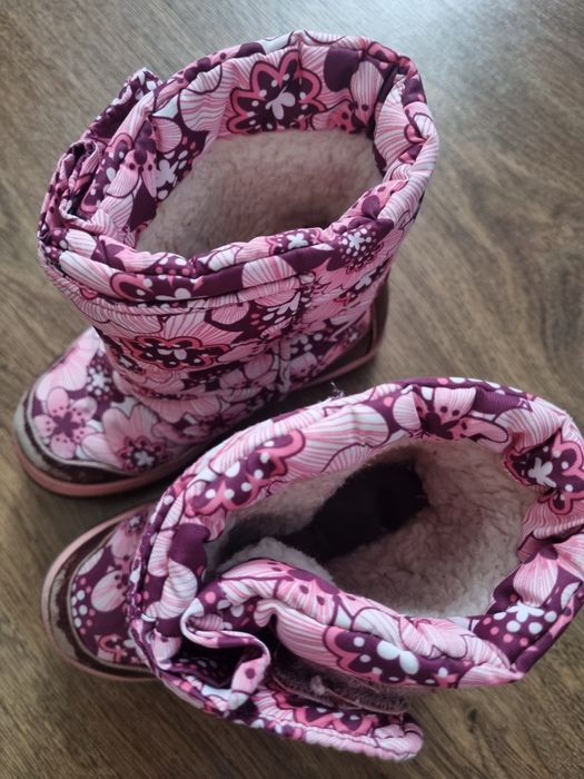 Зимове взуття для дівчинки