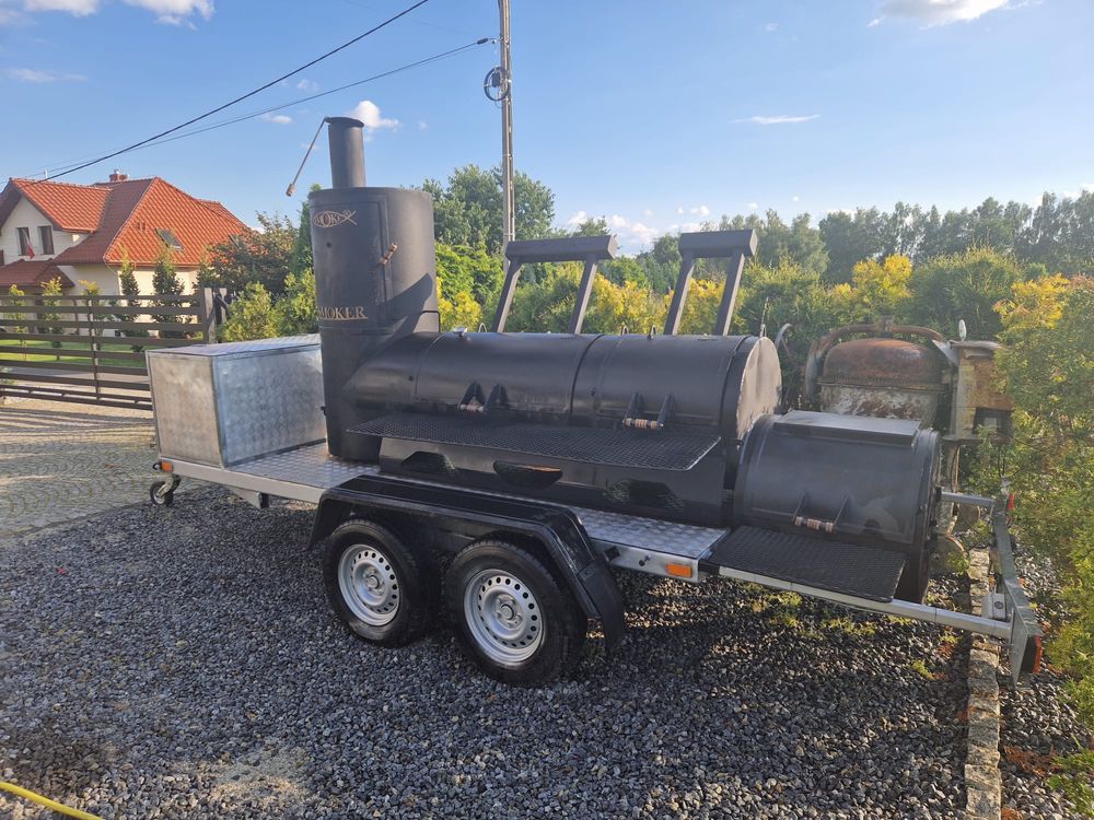 Grill na przyczepie Smoker