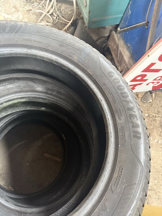225/55/18 Goodyear Vector 2023 зимові мякі як нові