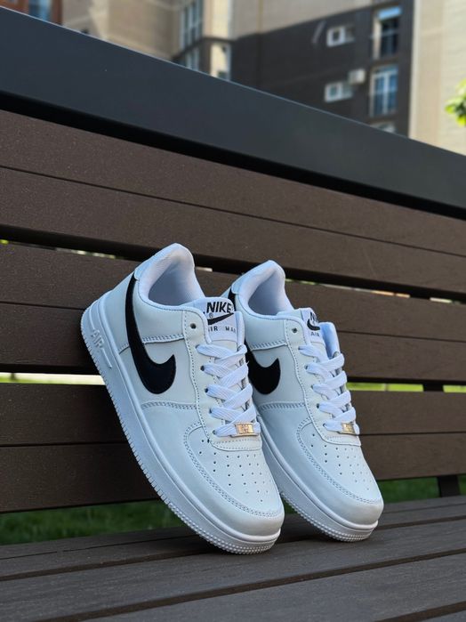 Nike Air Force White Black Strip 36-44р Найк Аір Форс білі чорний знак