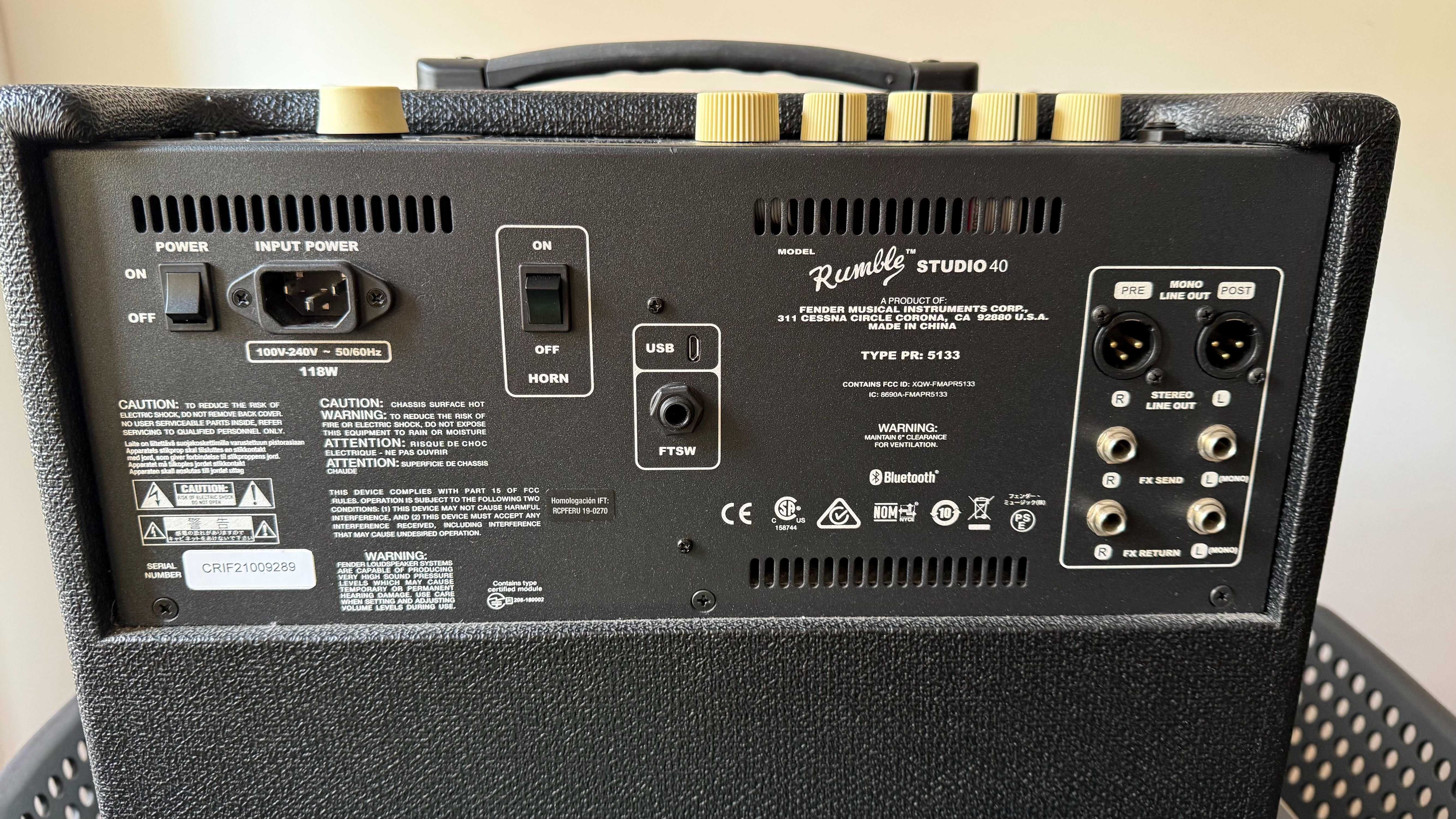 Fender Rumble Studio 40 + ootswitch Fender MGT-4