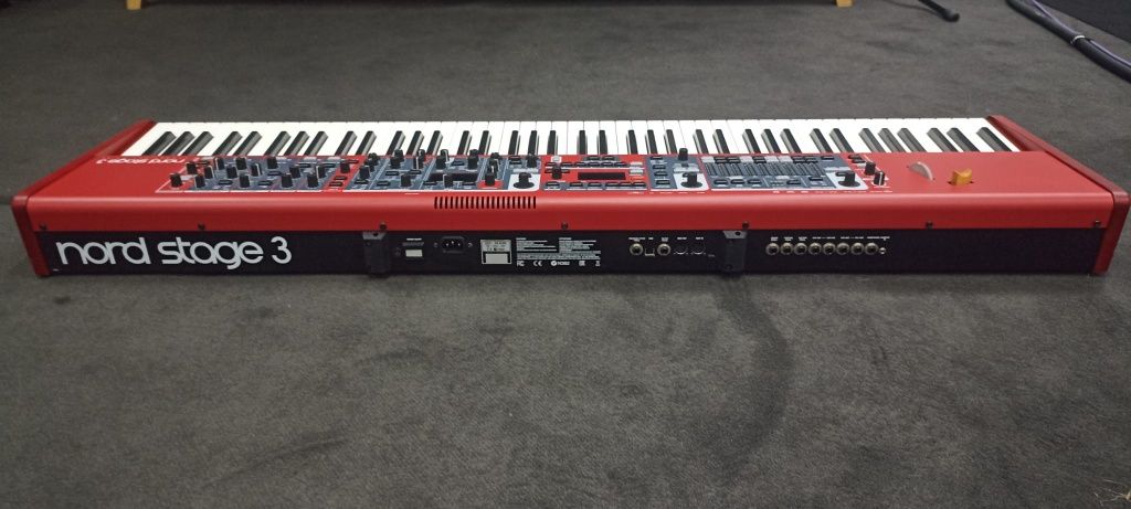 Nord Stage 3 88 teclas imaculado