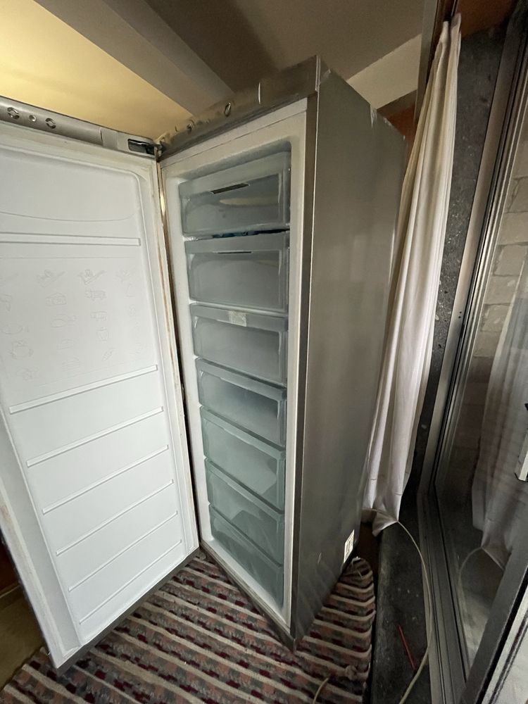 Hotpoint Ariston arca vertical congelador