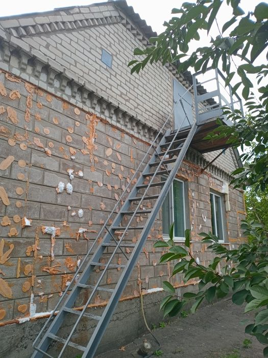 Продам  дом с удобствами в  15 мин . от Днепра