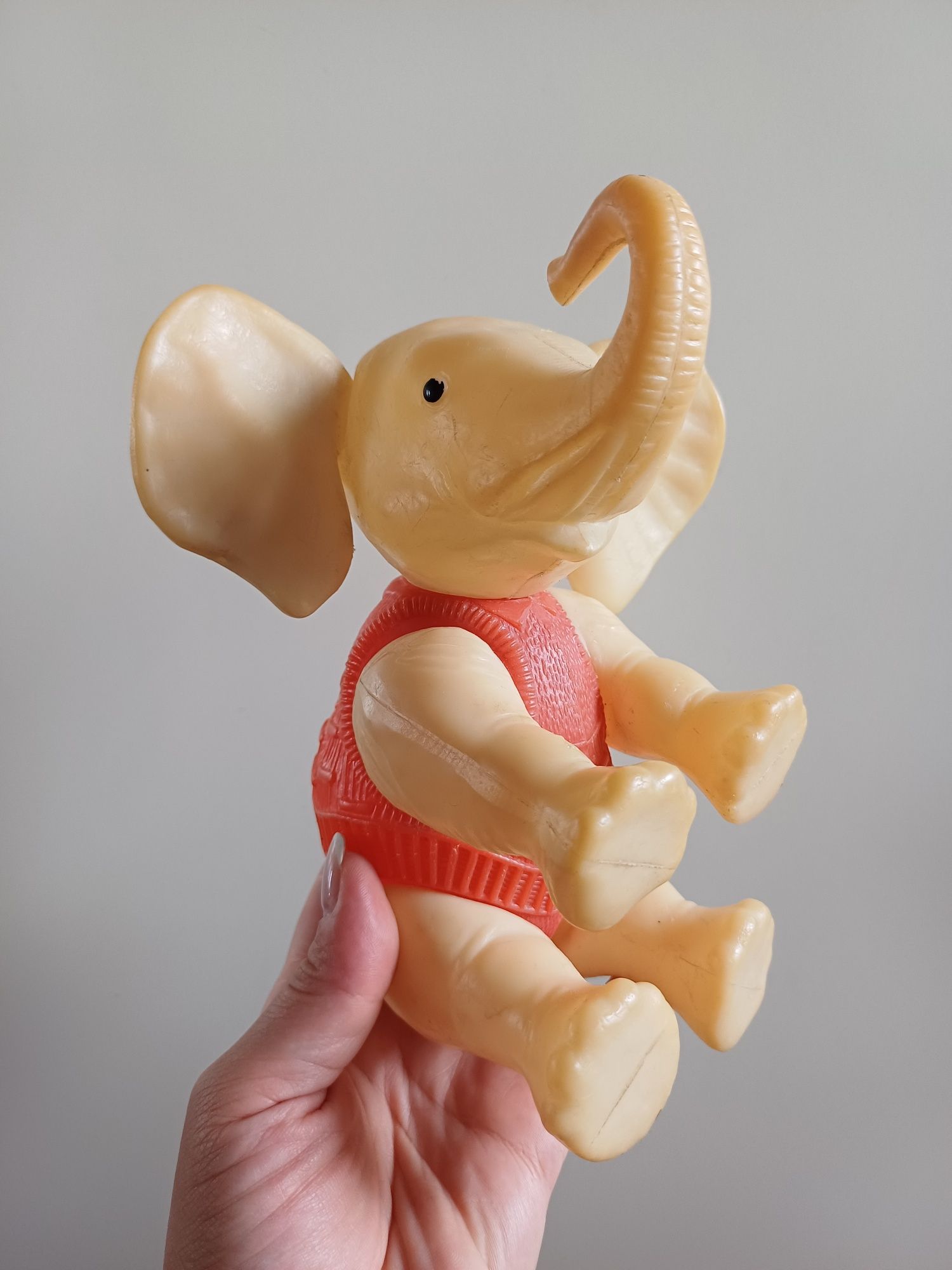 Stara zabawka plastikowy słoń słonik prl