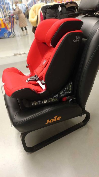 автокрісло дитяче Britax Romer Advansafix ІV M