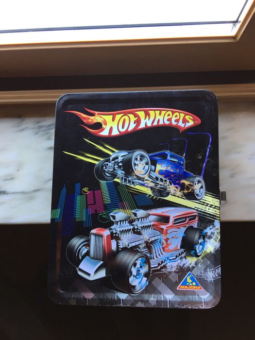 40 Carros Hot wheels+caixa