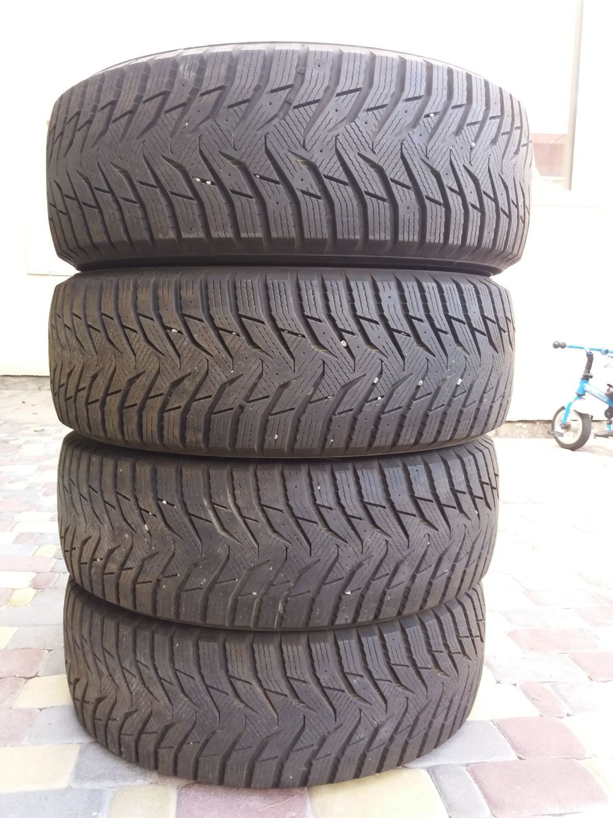 Шины зима kumho wintercraft 235/55 r18 9ми 2819год