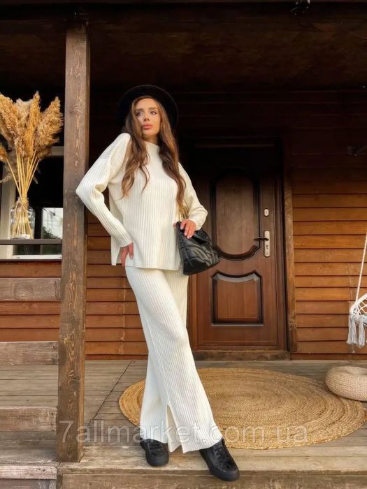 Продам новий мякенький жіночий костюм