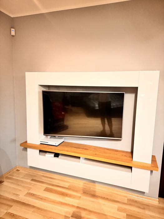 Sprzedam szafkę rtv bialy połysk, półka jasne drewno