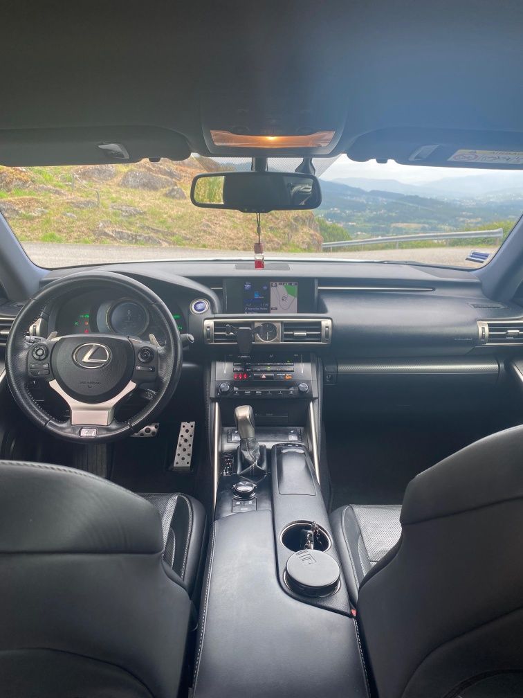 Lexus IS 300h F SPORT