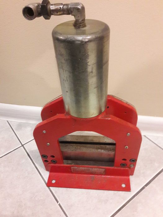 przecinarka, gilotyna hydrauliczna do metalu, koszt nowej ok.1200 euro