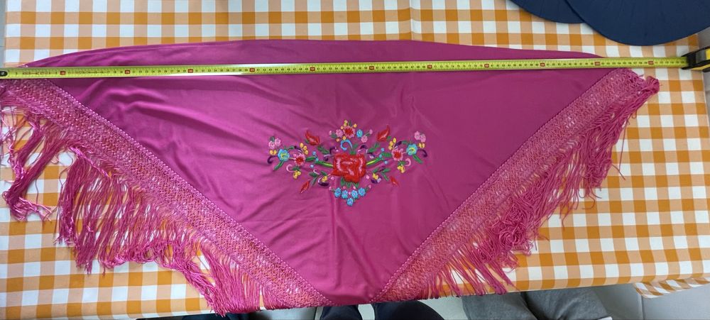 Saias e Mantones  Sevilhanas