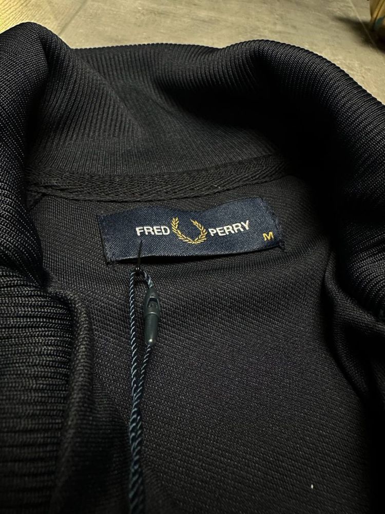 Олімпійка fred perry на лампасах