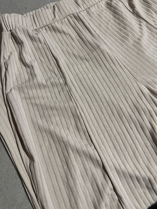 Spodnie z wysokiem stanem / legginsy / spodnie w prażki