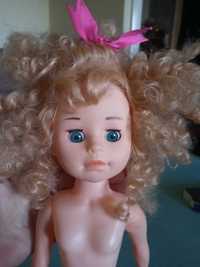 Кукла с красивыми волосами