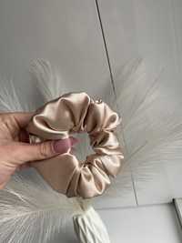 Gumka scrunchie handmade M beżowa