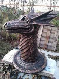 Скульптура велика голова дракона