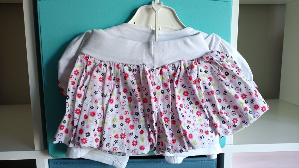 Zestaw niemowlęcy bolerko i spódniczka