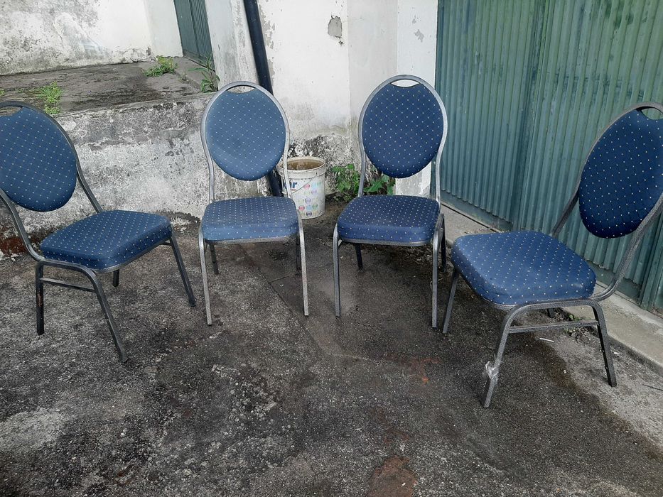 cadeiras em ferro
