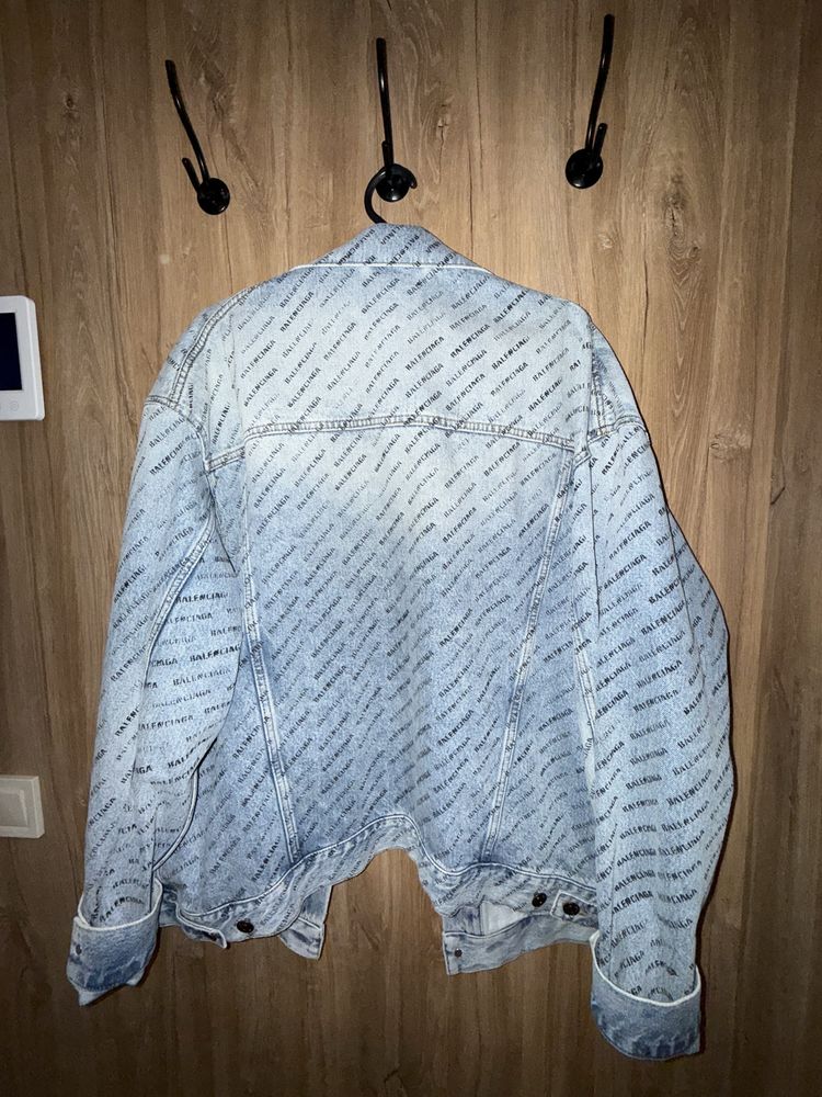 Джинсовая курточка Balenciaga