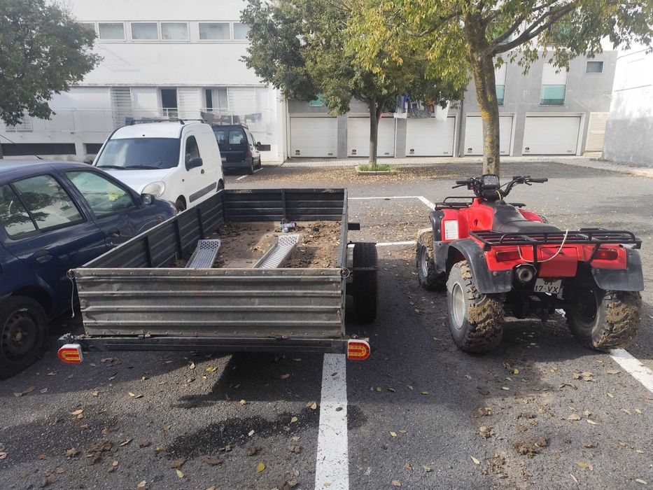 Honda Foreman 450 e reboque com coberta