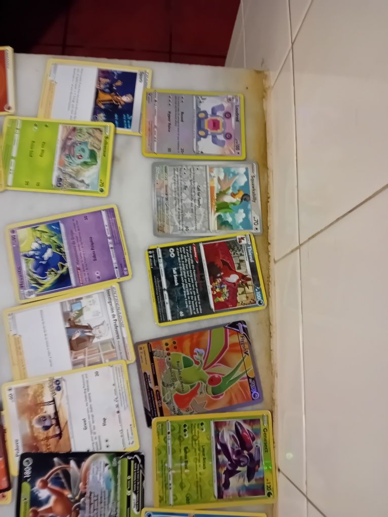 Conjunto de 150 Cartas Pokémon Diversas