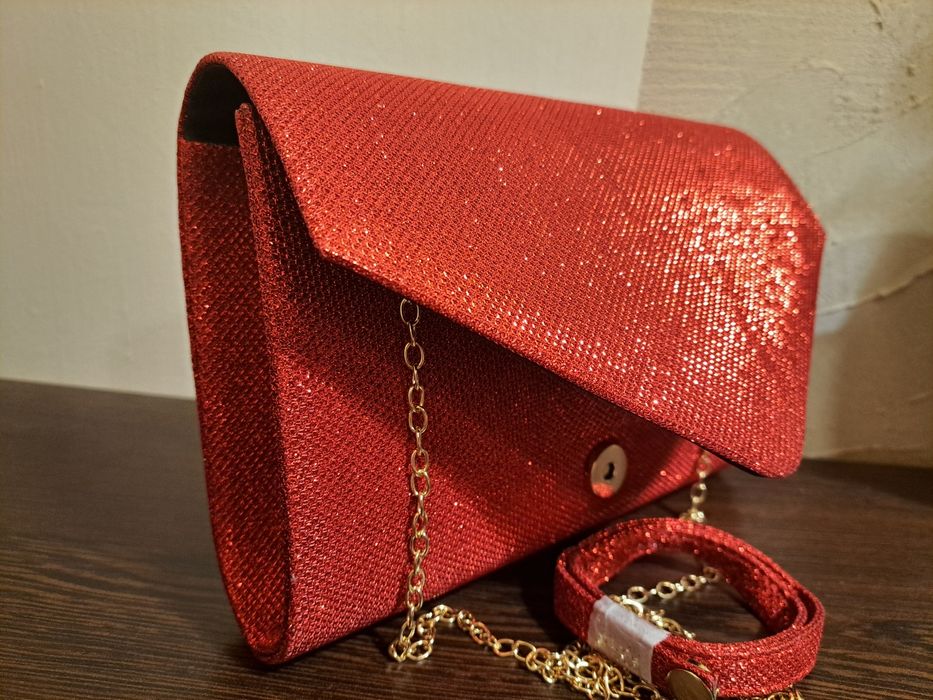 Czerwona kopertówka