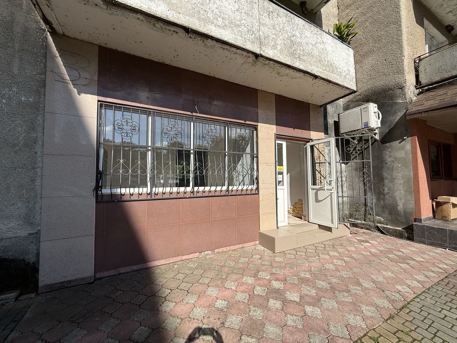 Продається приміщення у центрі Міжгврʼя комерція