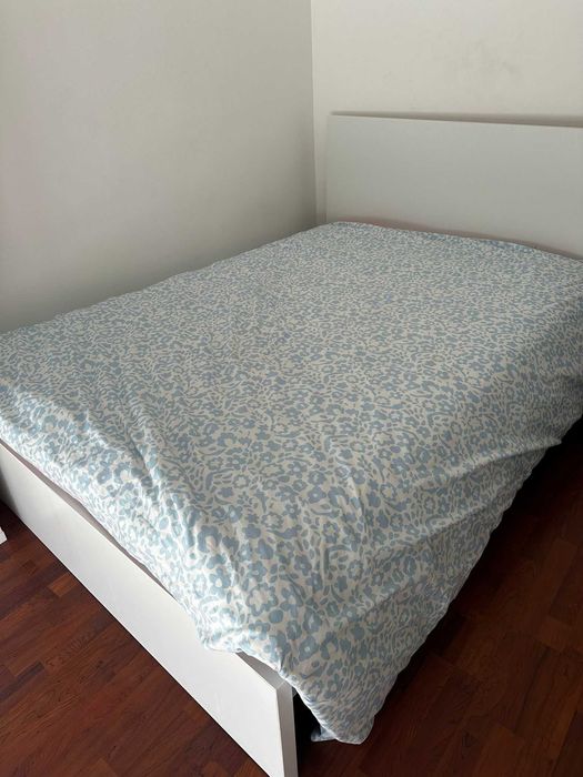 Cama Casal com colchão Ikea seminova colchão higienizado