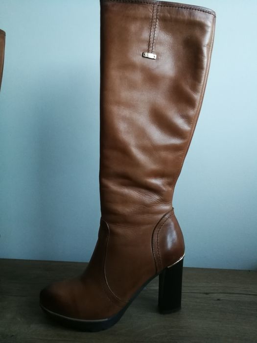 Przepiękne długie buty firmy CARINII w kolorze camel wiosna 2025
PRODU