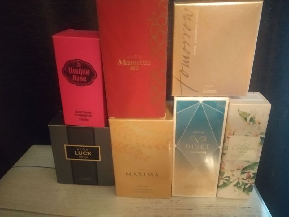 Парфюмированные и туалетные воды Avon, Oriflame