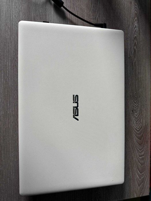 Ноутбук Asus F551M